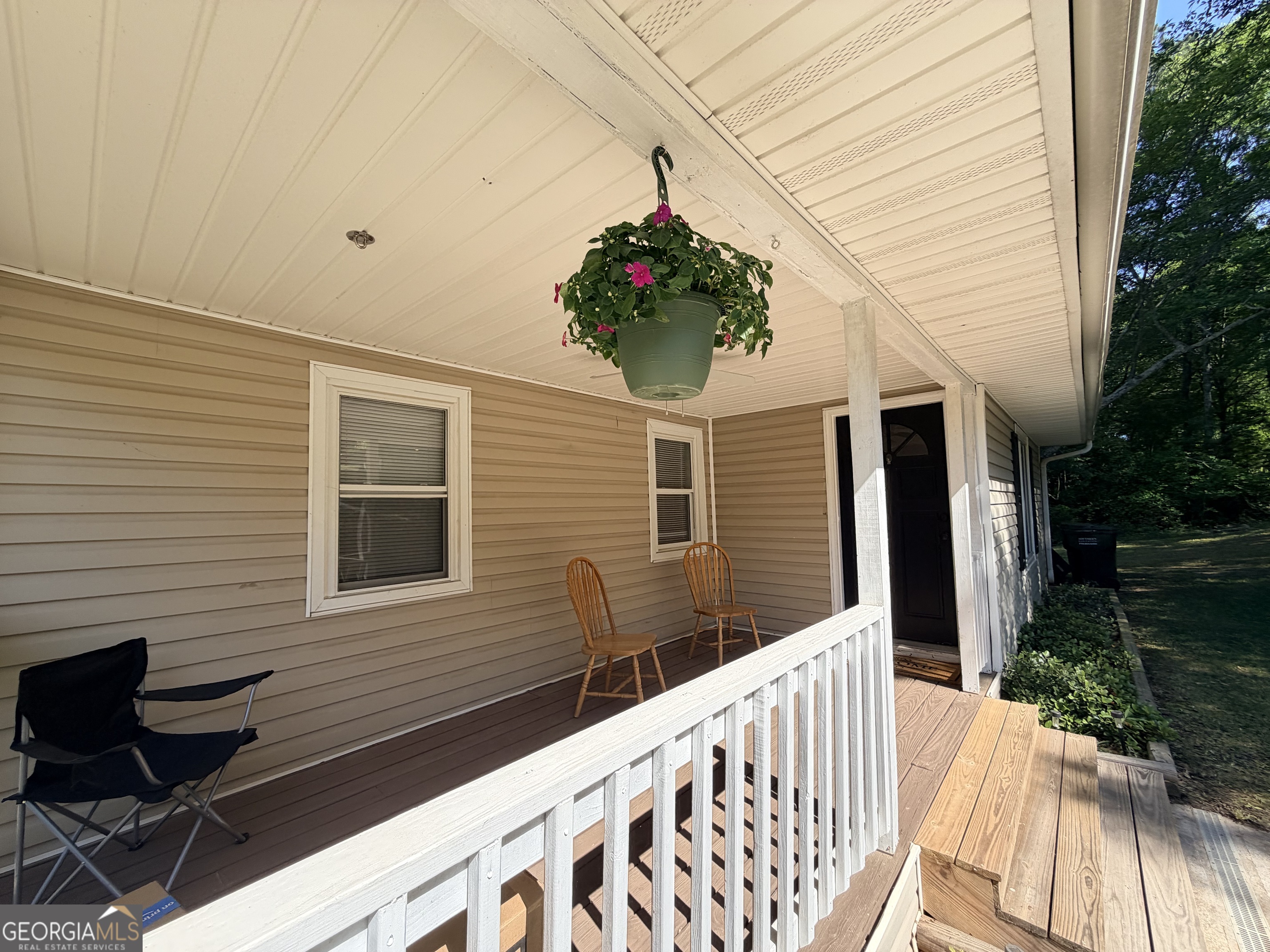 5079 Hudson Road Property Photo 4