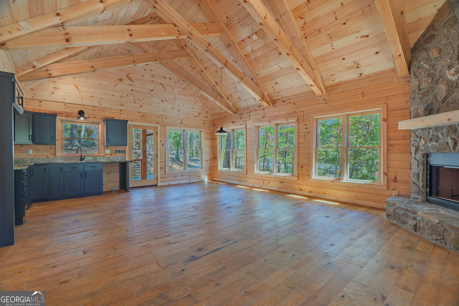 100 Crystal Oliver Lane Property Photo 7