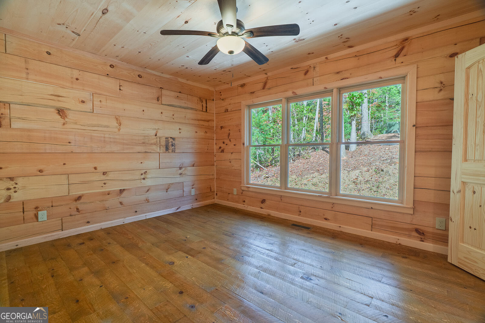 100 Crystal Oliver Lane Property Photo 10