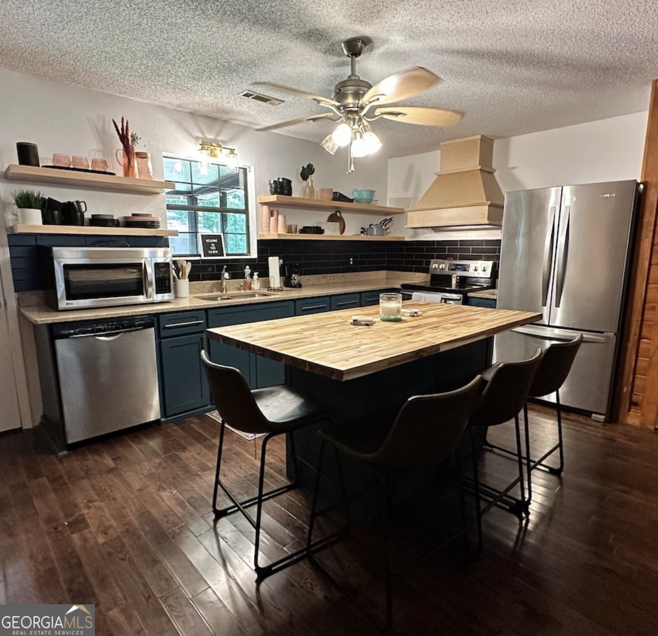 1704 Newport Drive Property Photo 3