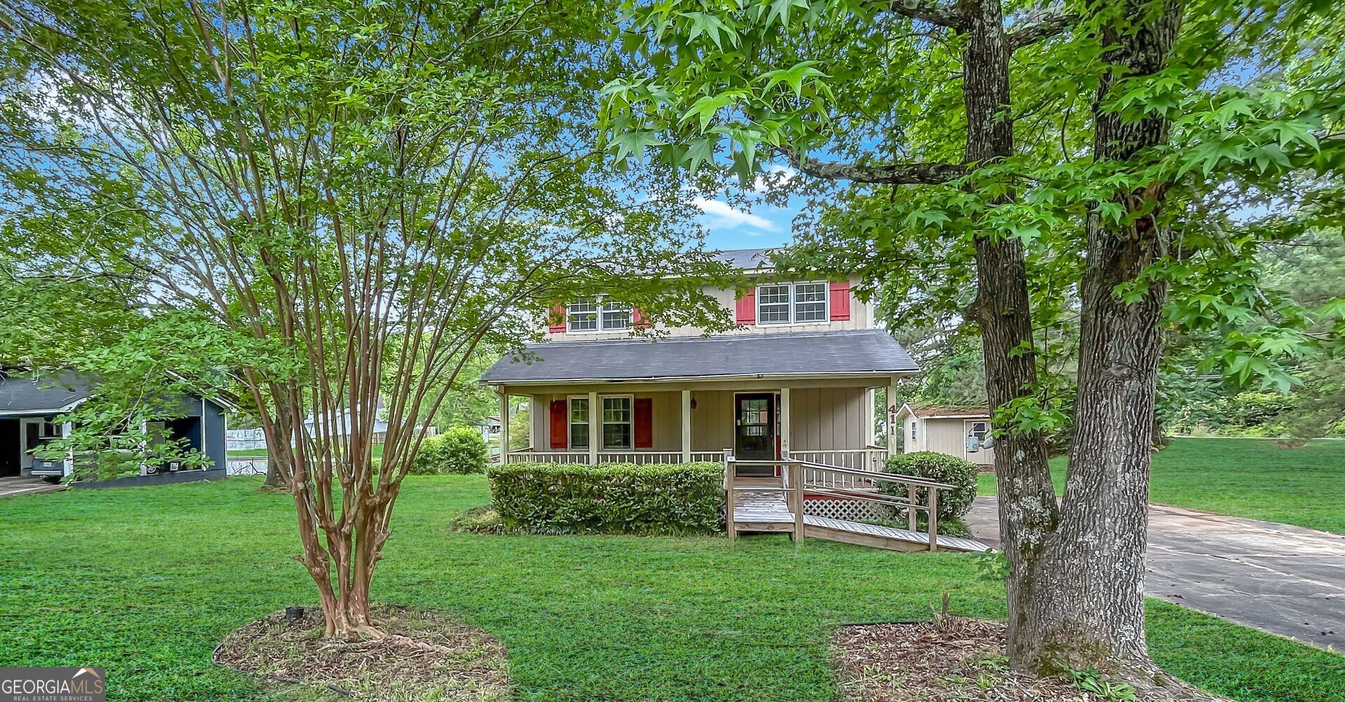 411 Edgewater Circle Property Photo 4