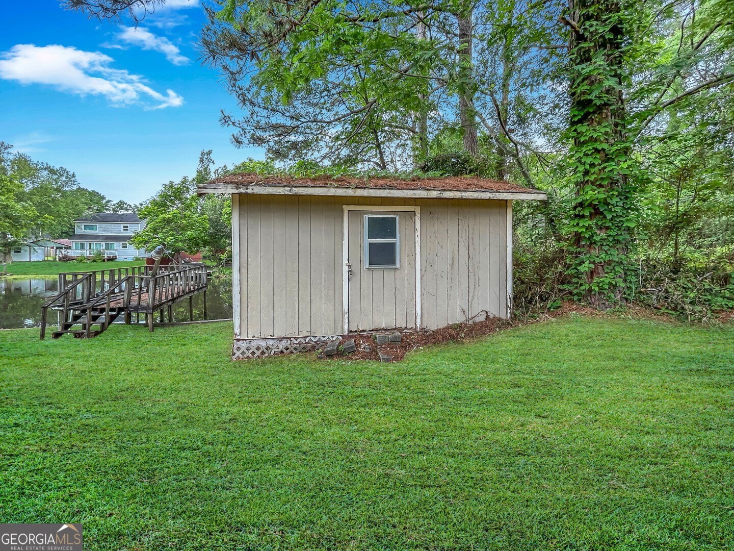 411 Edgewater Circle Property Photo 7