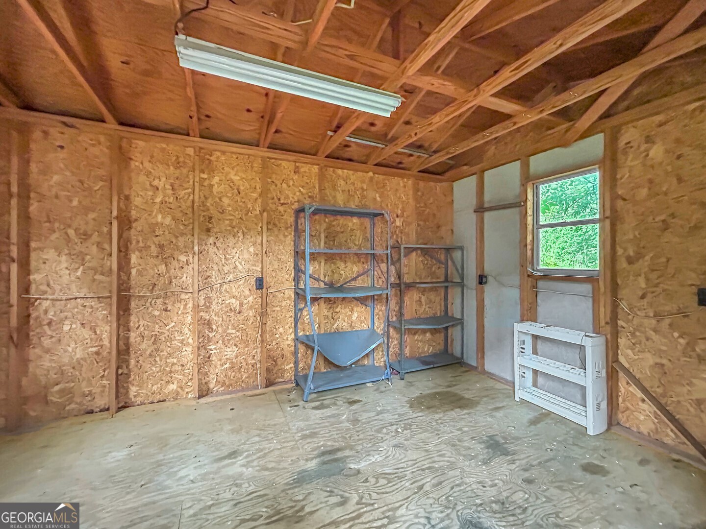 411 Edgewater Circle Property Photo 8
