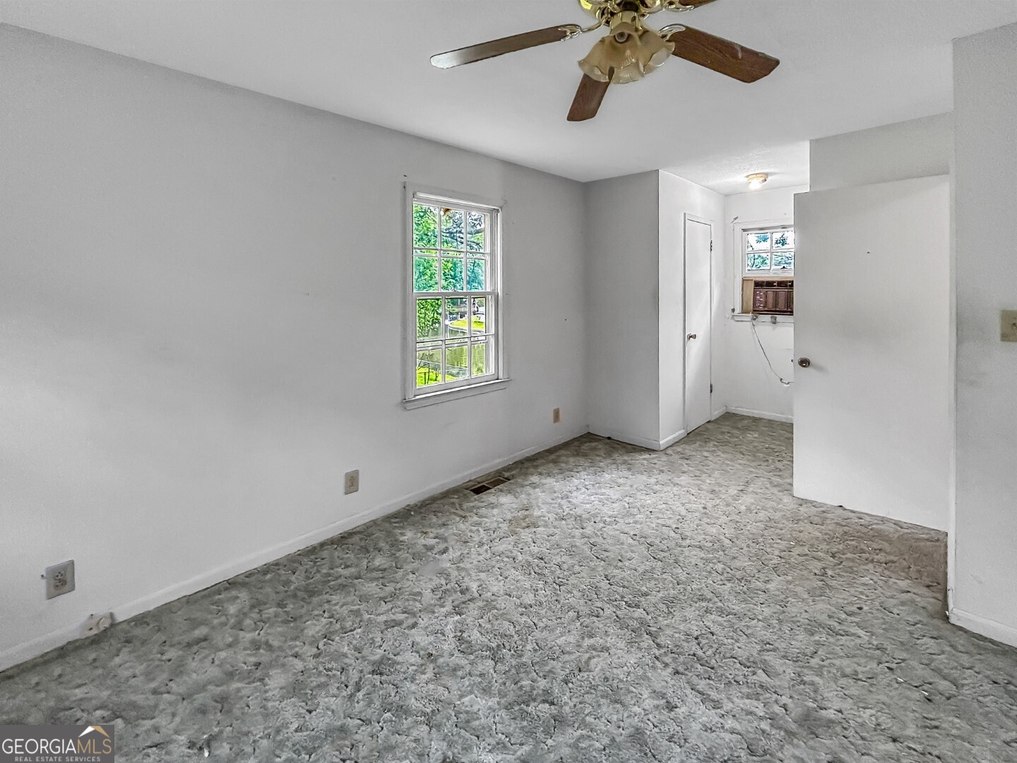 411 Edgewater Circle Property Photo 32
