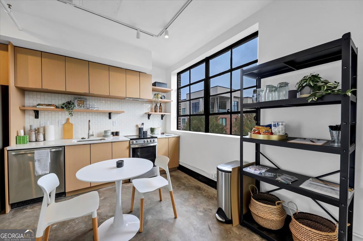 1805 Harvard Avenue # 205 Property Photo 6