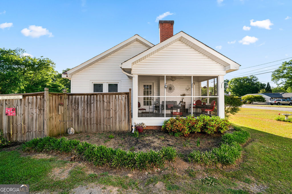 209 W Fairmount Avenue Property Photo 3