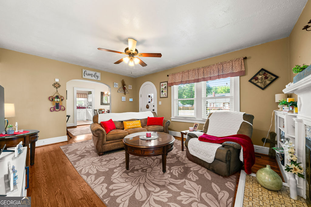 209 W Fairmount Avenue Property Photo 4