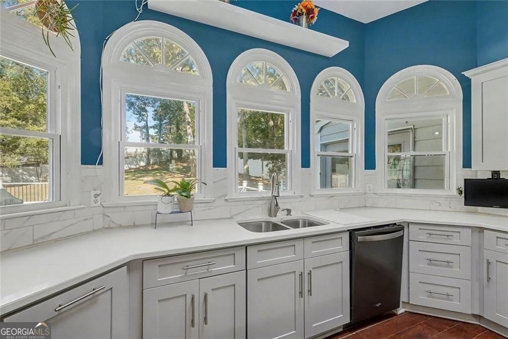 210 Hanarry Drive Property Photo 11