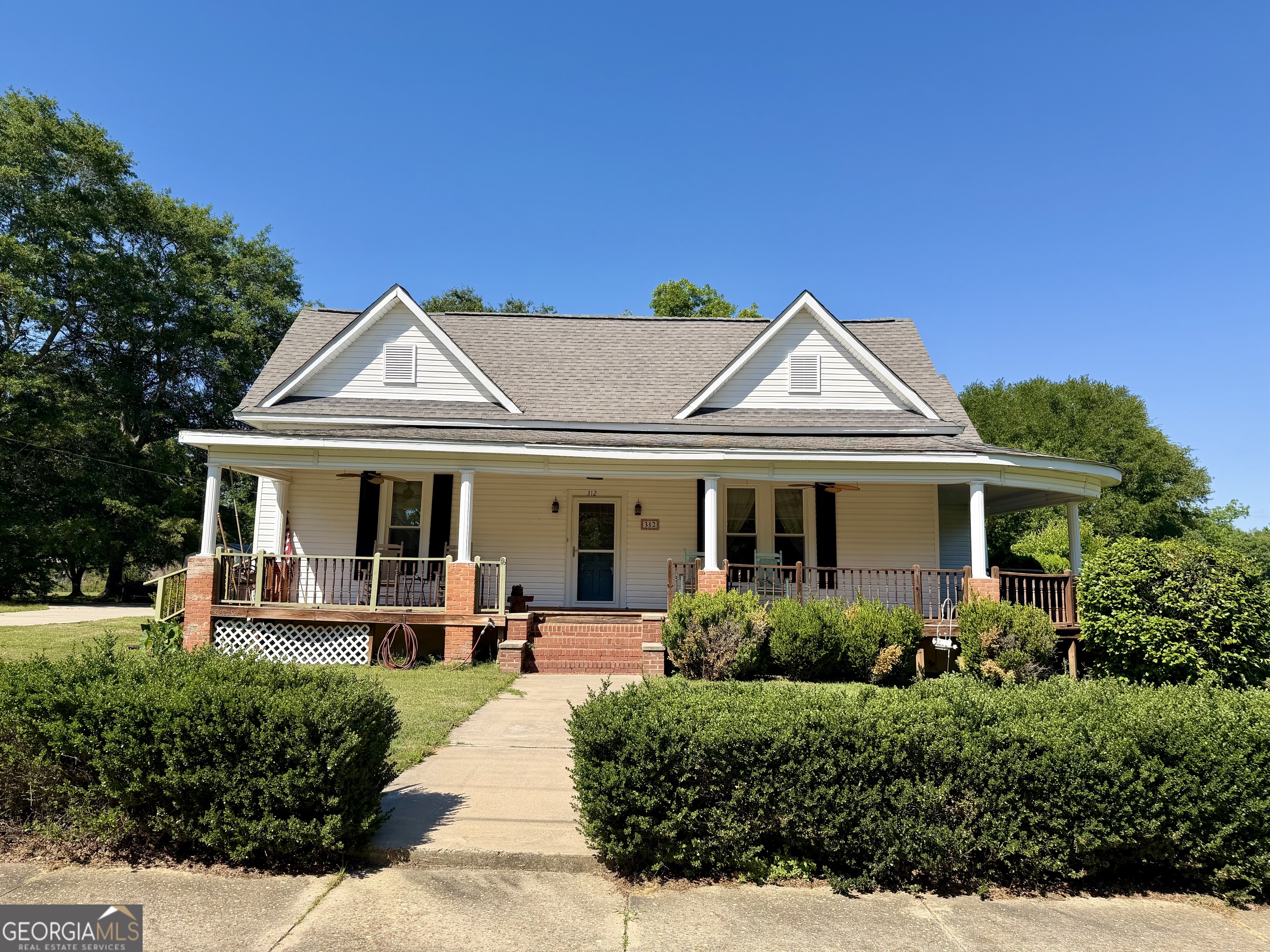 312 N Line Street Property Photo 1