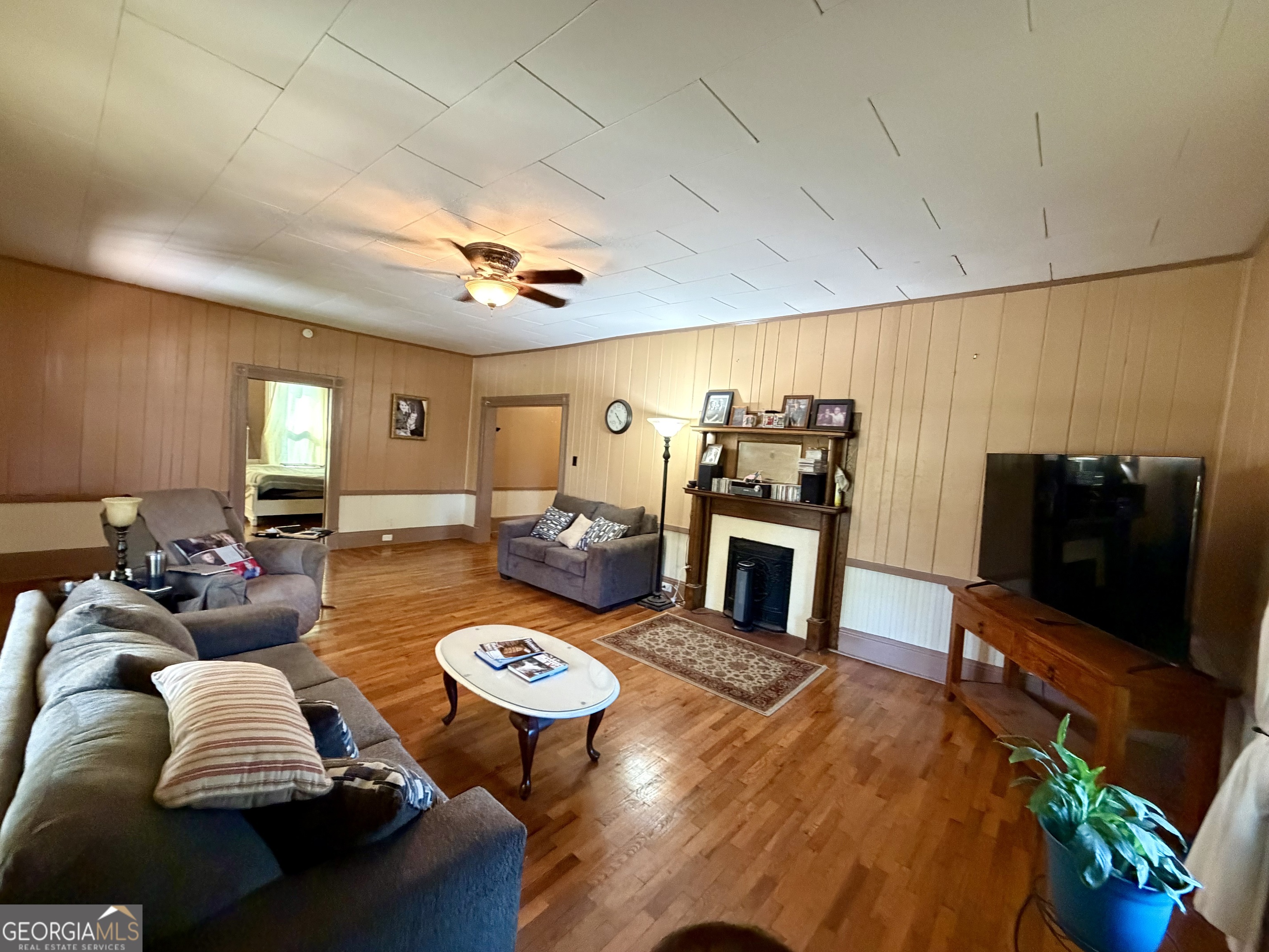 312 N Line Street Property Photo 4