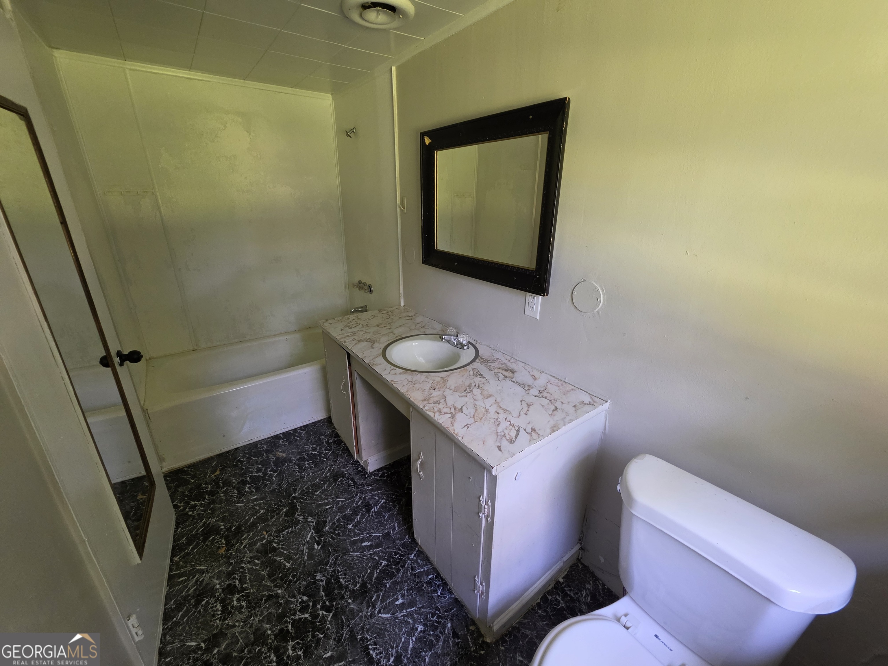 2741 Coral Way Property Photo 9