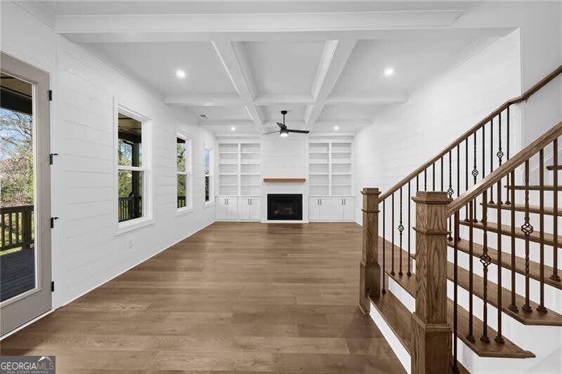 5587 Meadowstone Walk Property Photo 3