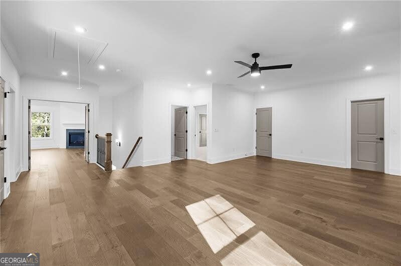 5587 Meadowstone Walk Property Photo 18