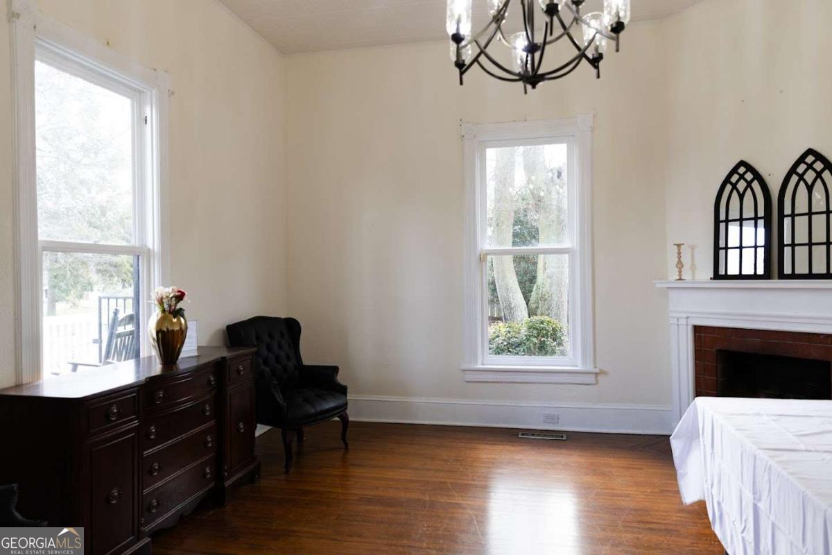1029 S Elm Street Property Photo 3