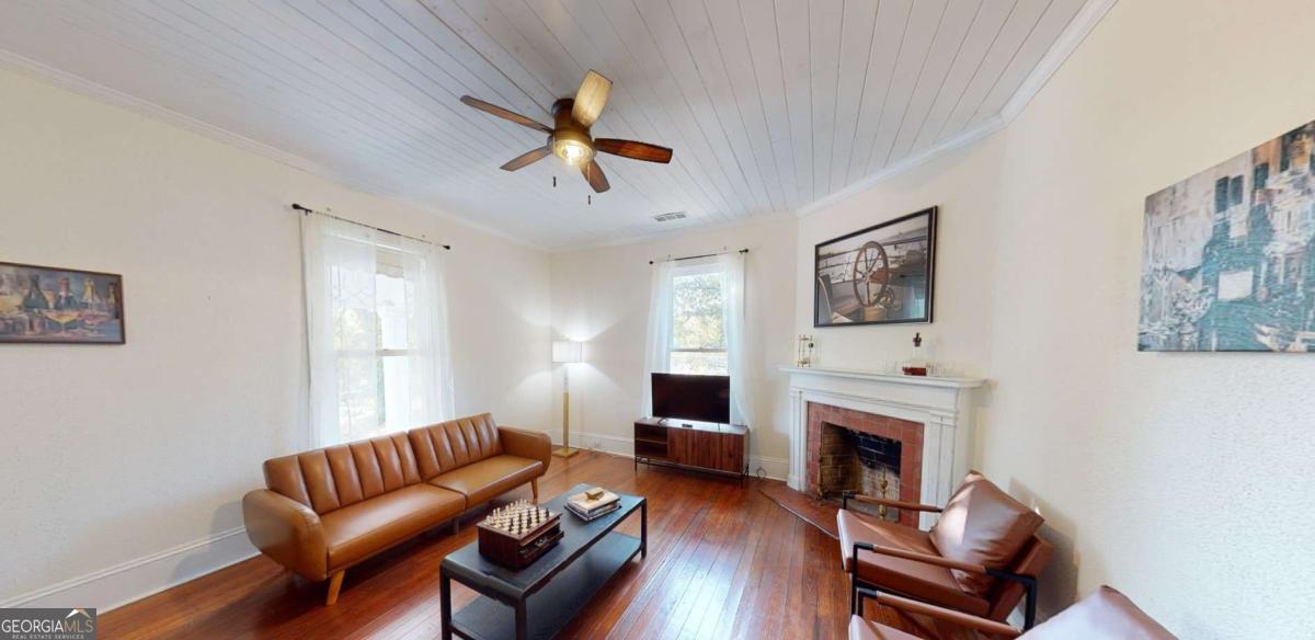 1029 S Elm Street Property Photo 4
