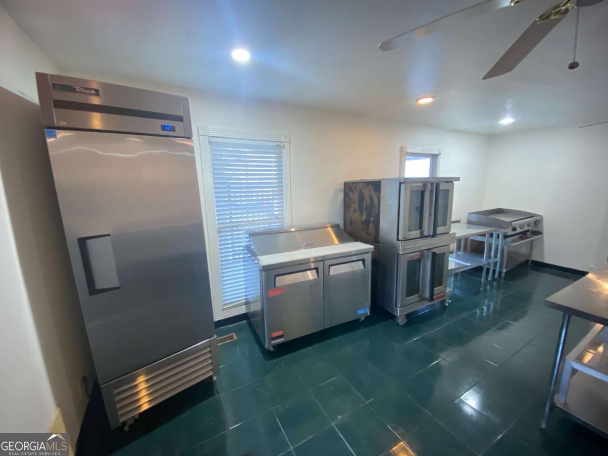1029 S Elm Street Property Photo 15