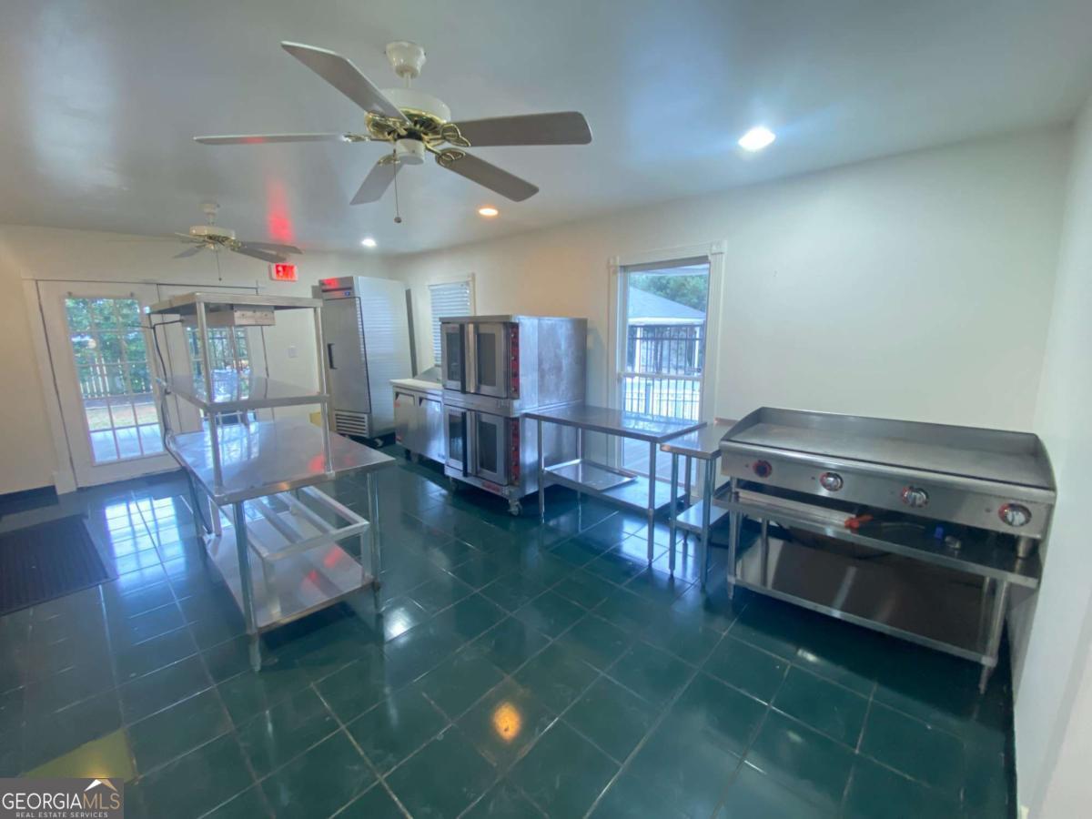 1029 S Elm Street Property Photo 19