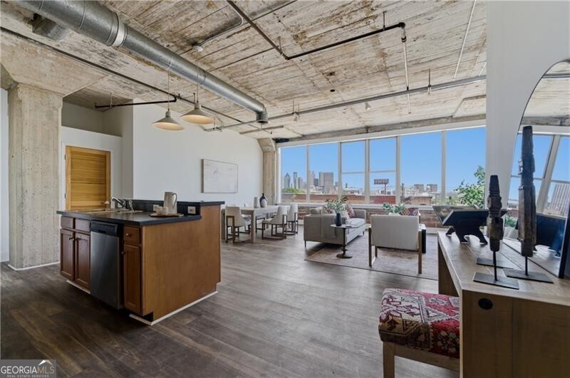 505 Whitehall Street Sw # 401 Property Photo 1