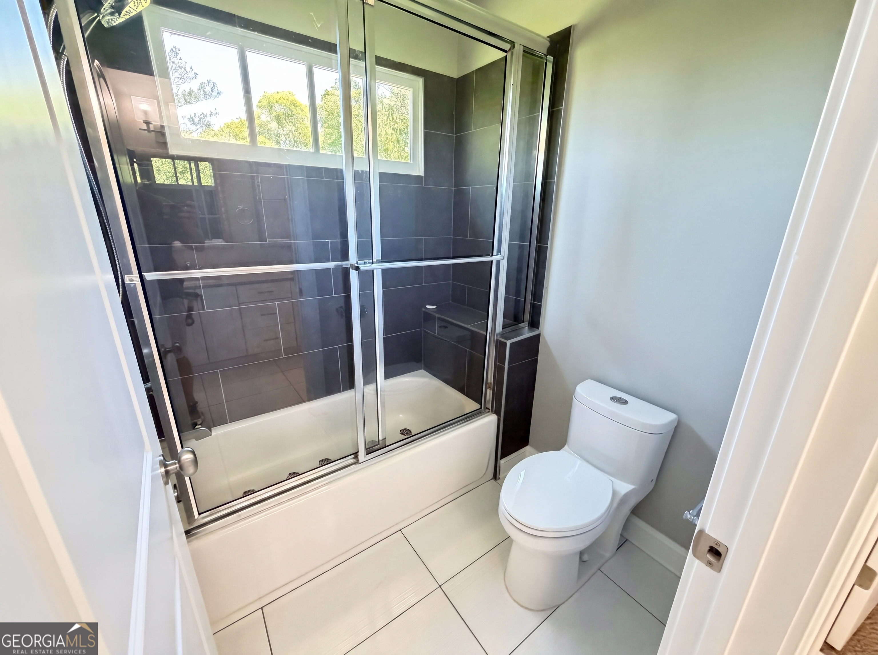 500 Founders Drive E Property Photo 10