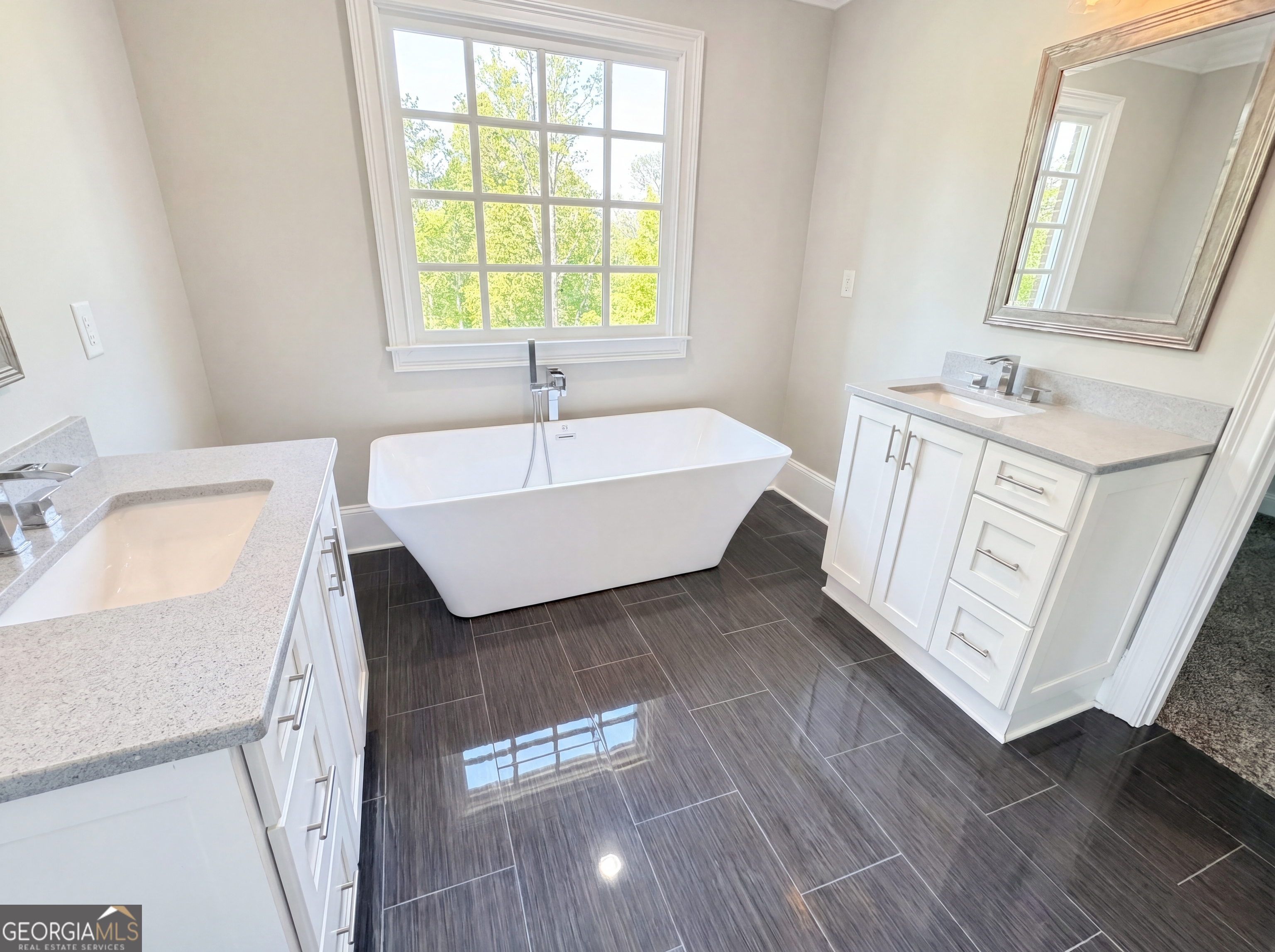500 Founders Drive E Property Photo 14