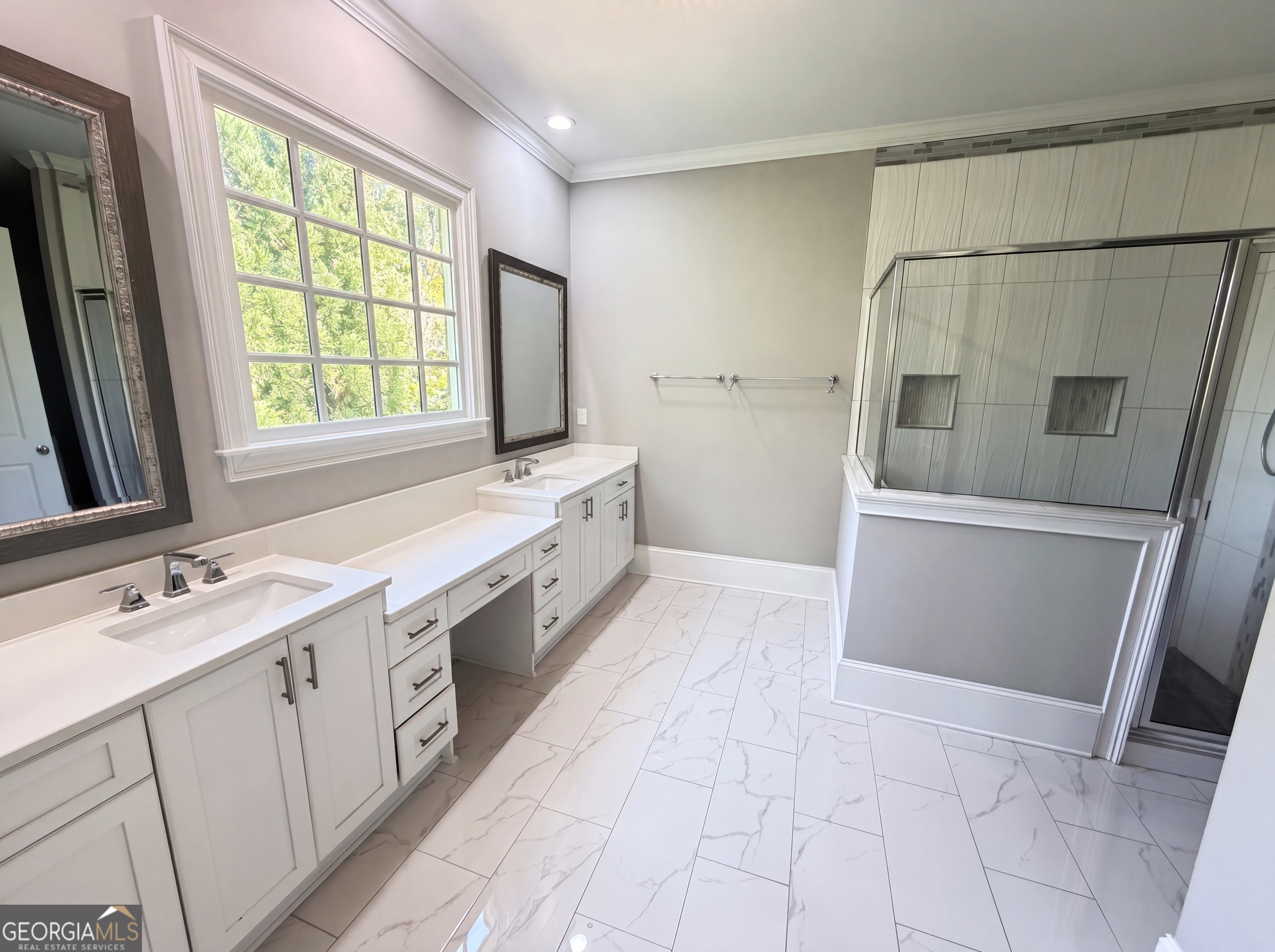 500 Founders Drive E Property Photo 15