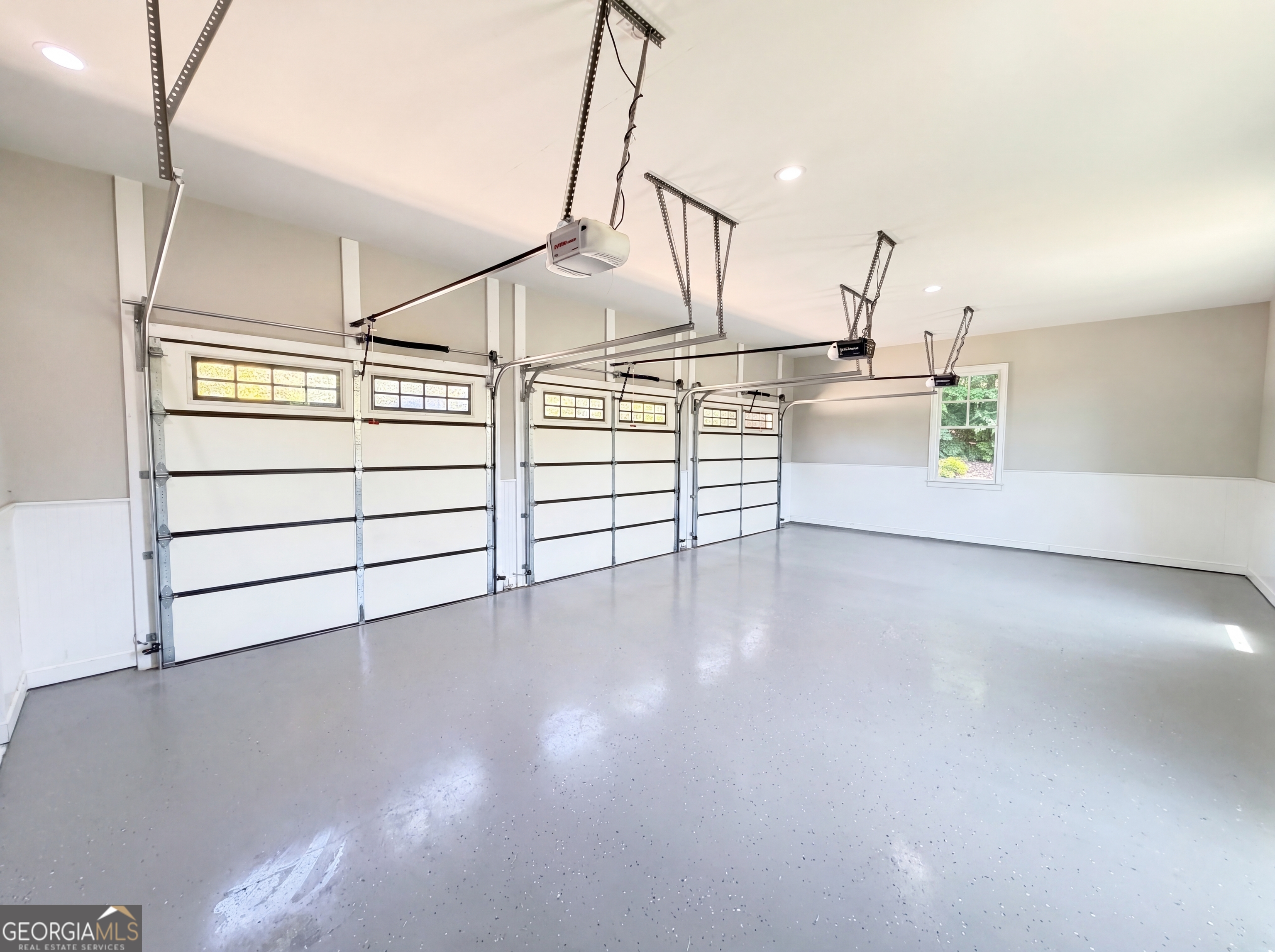 500 Founders Drive E Property Photo 19