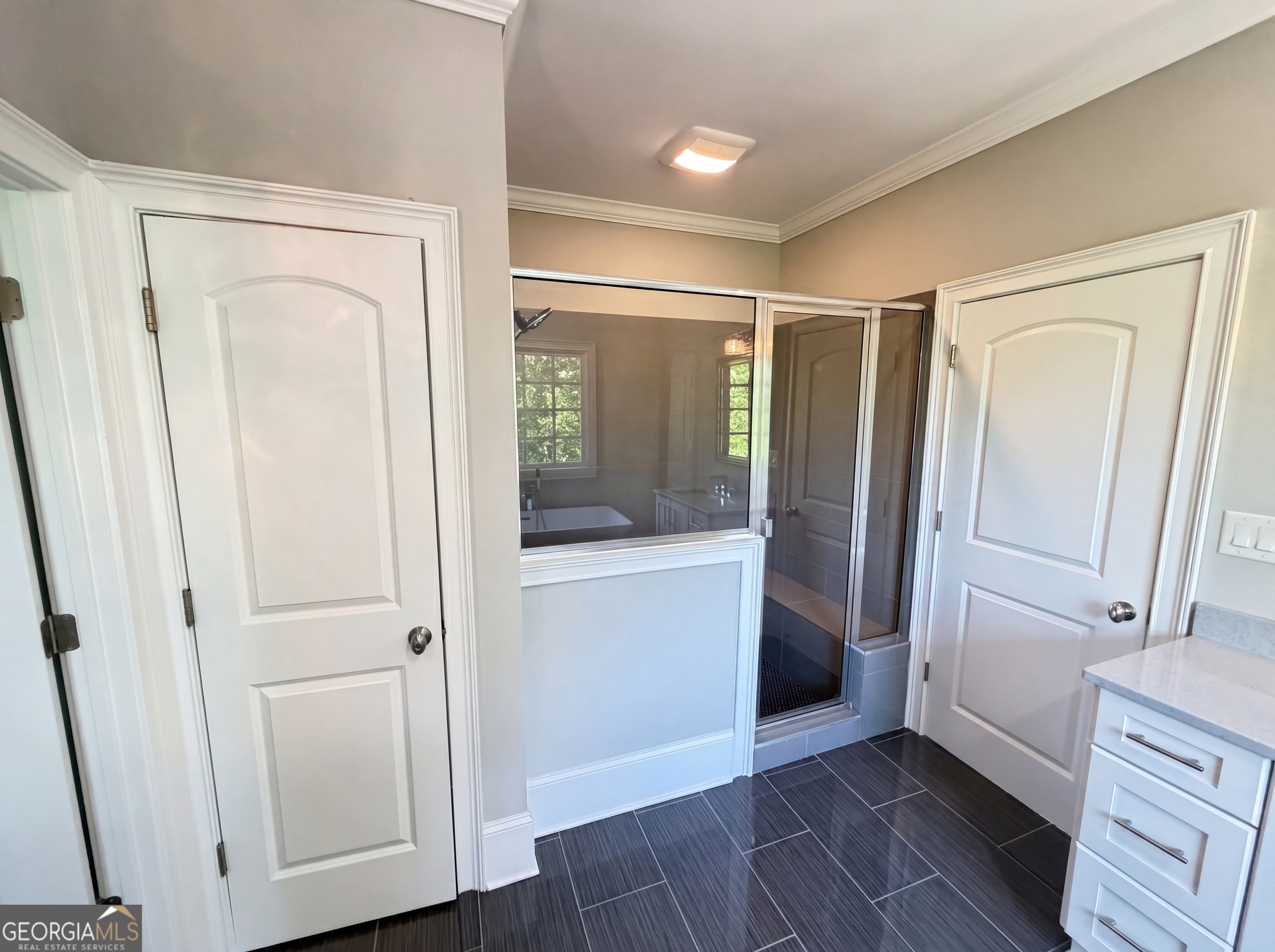 500 Founders Drive E Property Photo 23