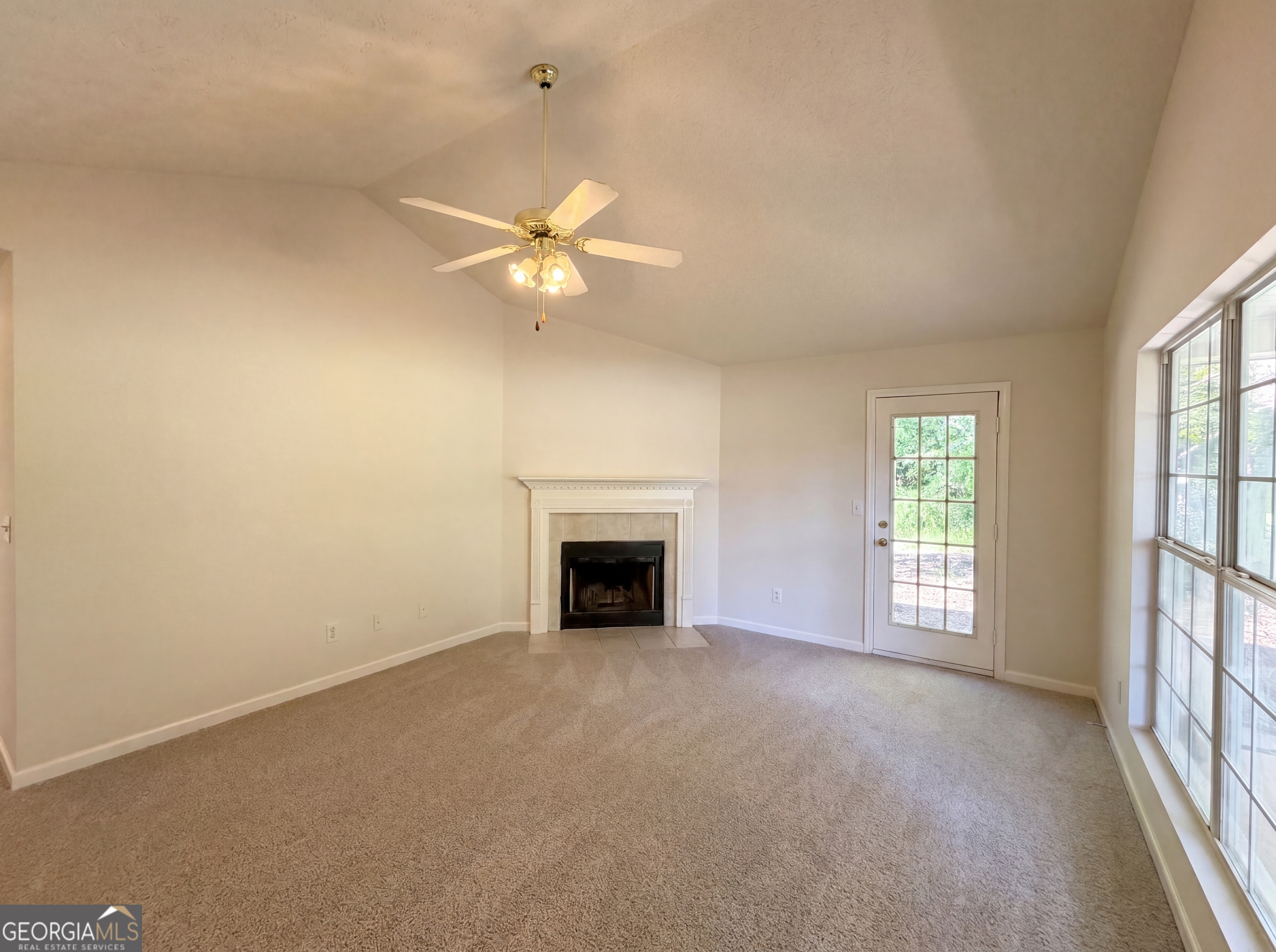 202 Bluff Court Property Photo 3