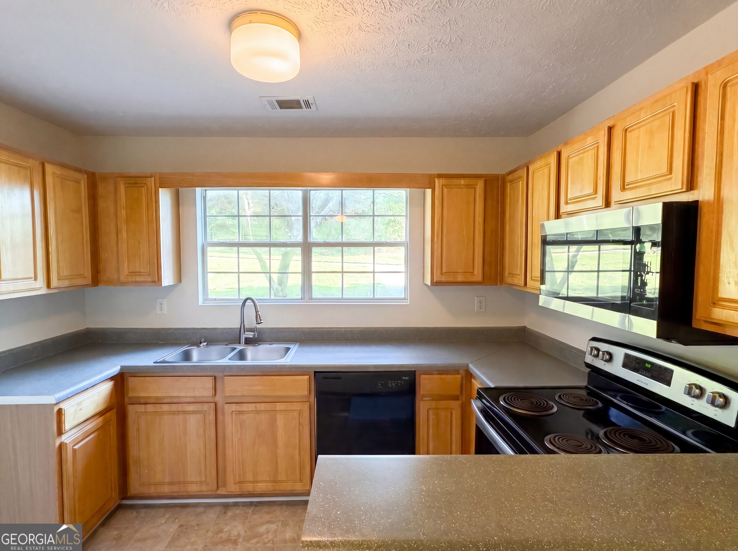202 Bluff Court Property Photo 5