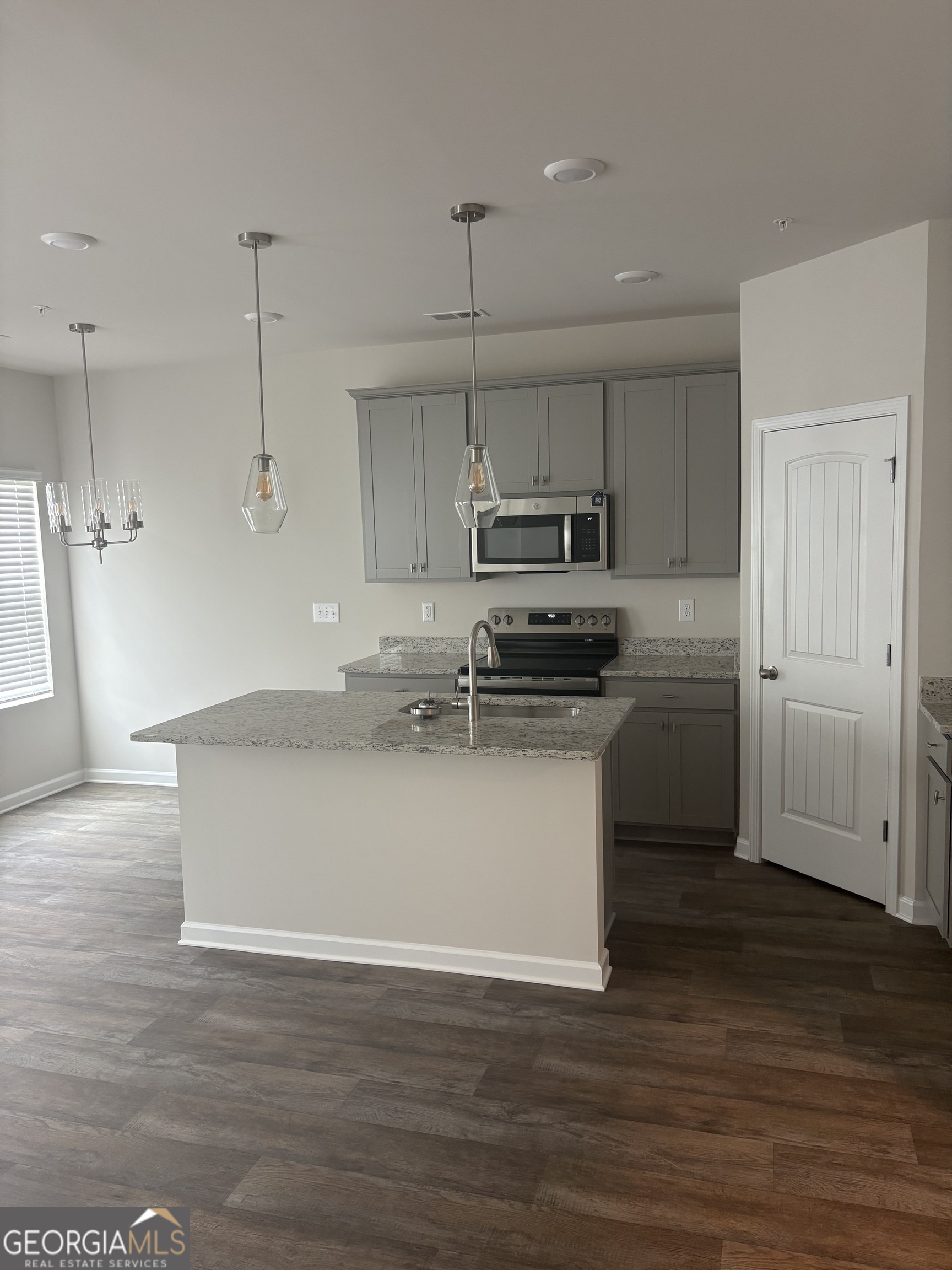 11522 Kimberly Way Property Photo 4