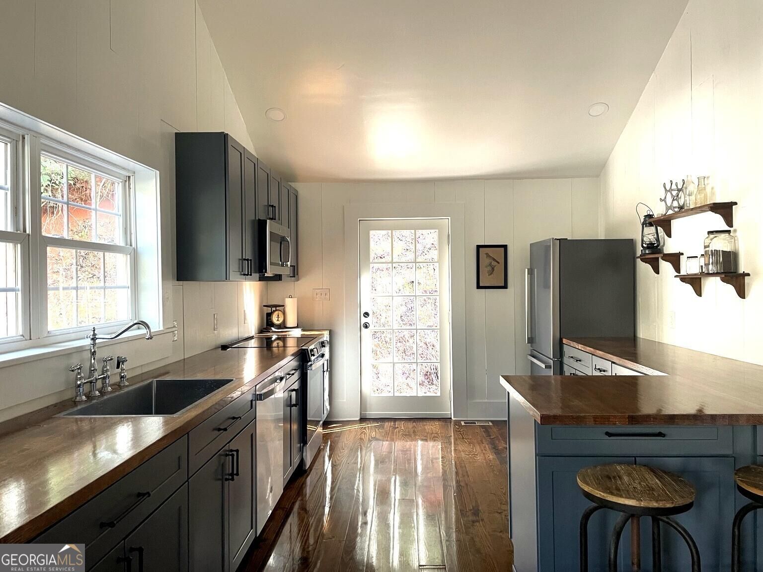 66 Precision Lane Property Photo 4