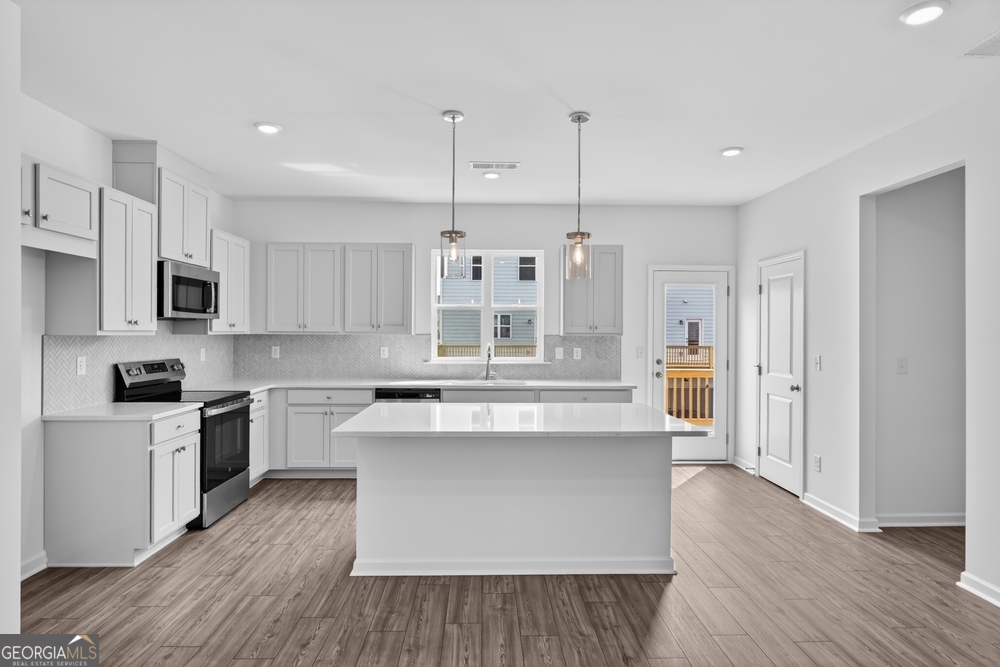 102 Epperly Way Property Photo 3