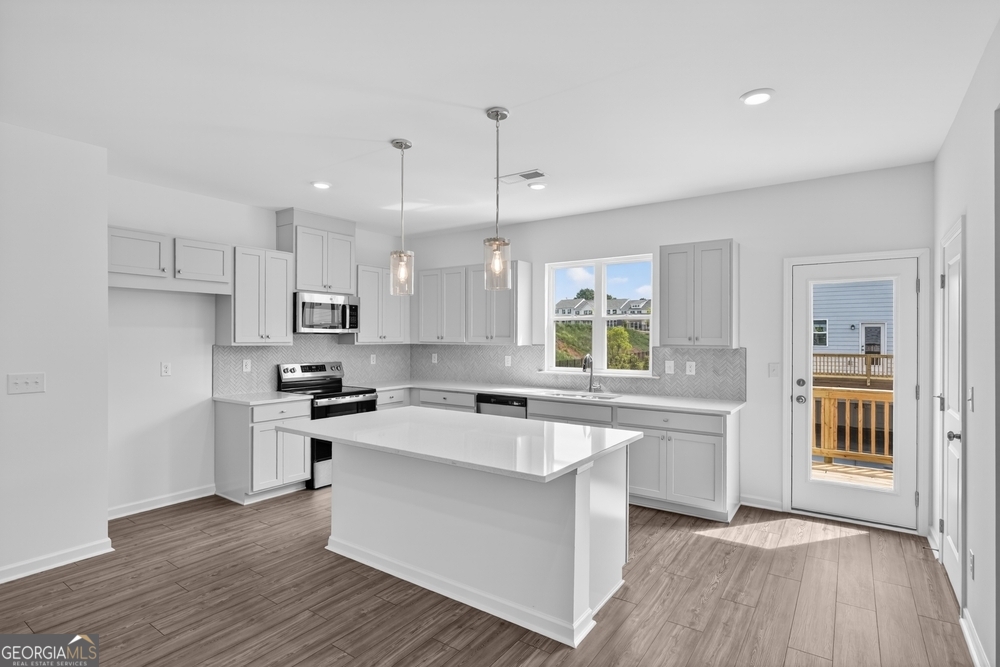 102 Epperly Way Property Photo 4