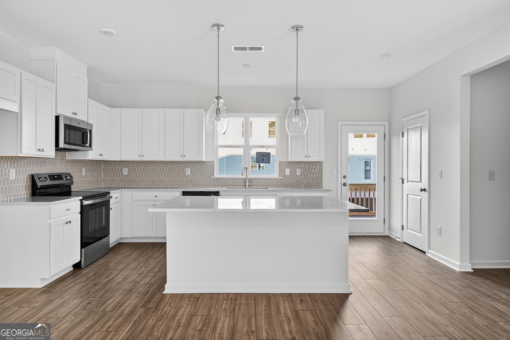 100 Epperly Way Property Photo 3