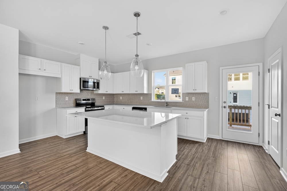 100 Epperly Way Property Photo 4