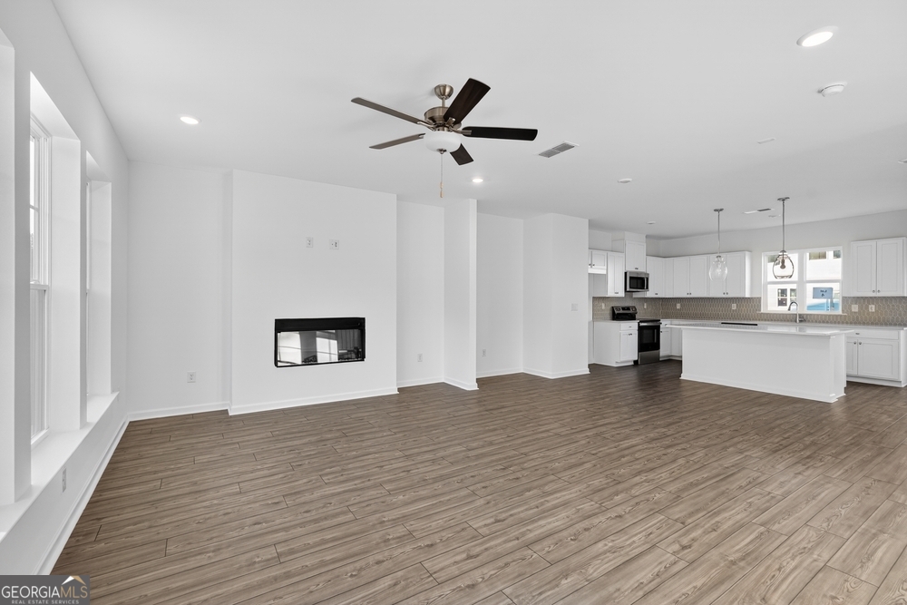 100 Epperly Way Property Photo 8