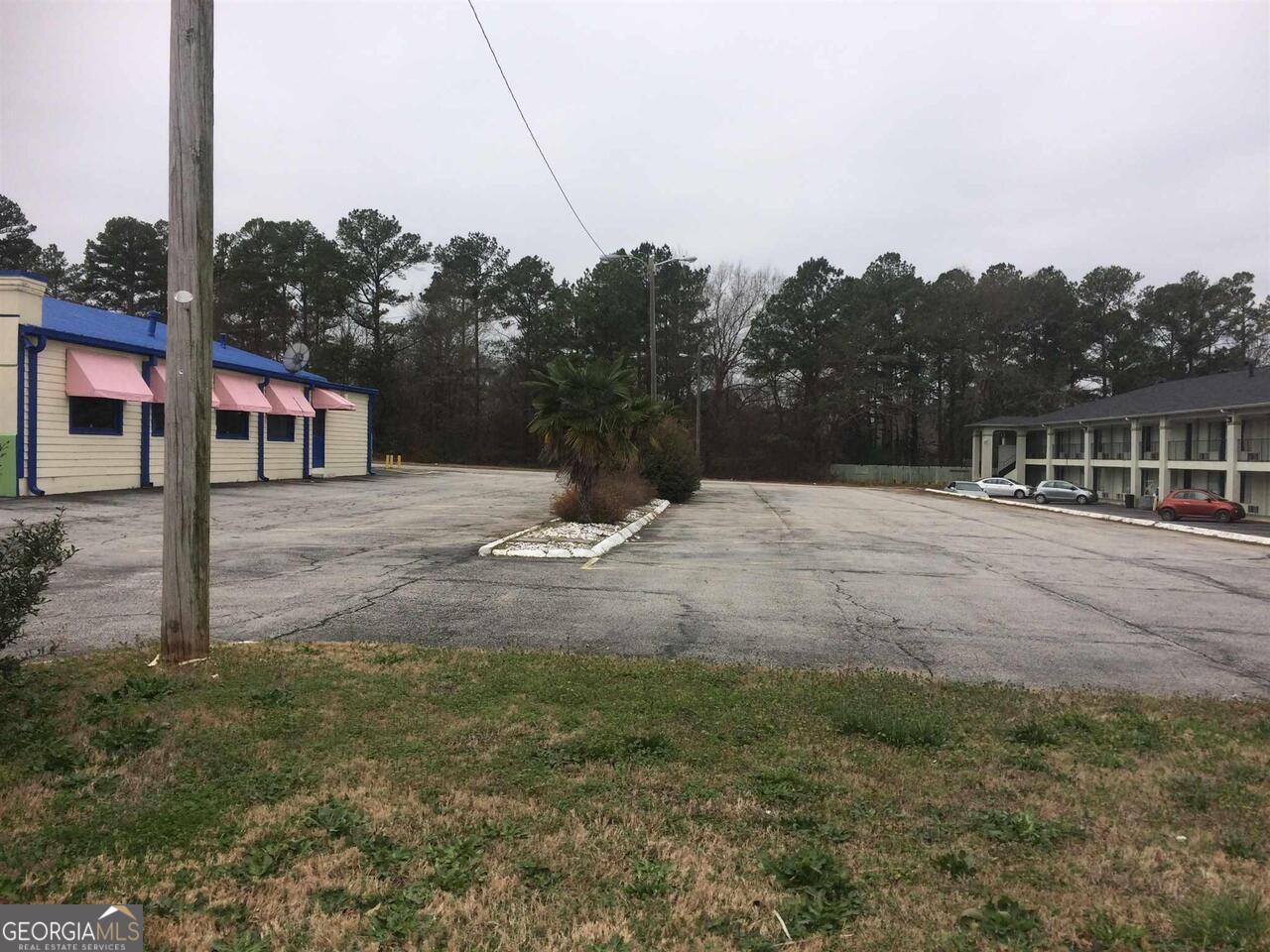 1707 N Expressway Property Photo 3