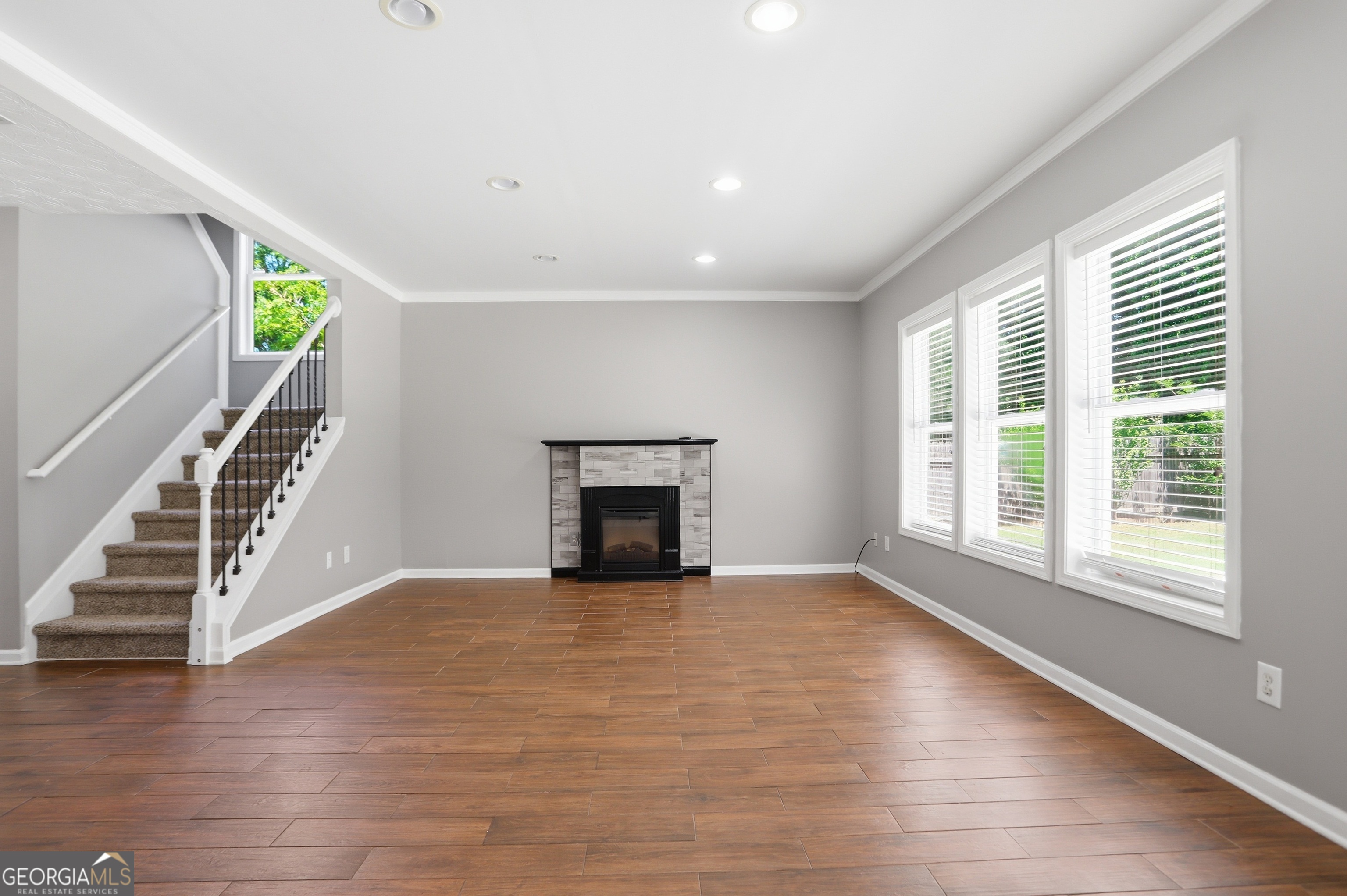 1241 Pine Acre Drive Property Photo 3