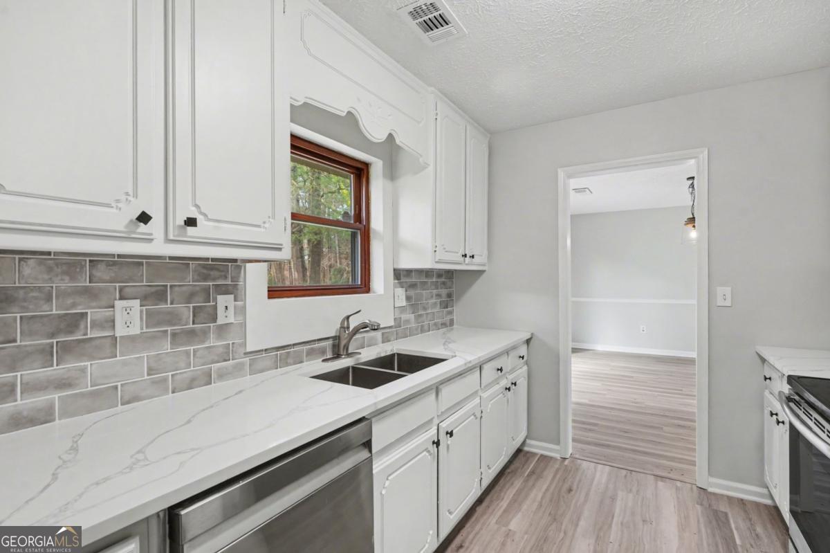10 Gentry Drive Property Photo 6