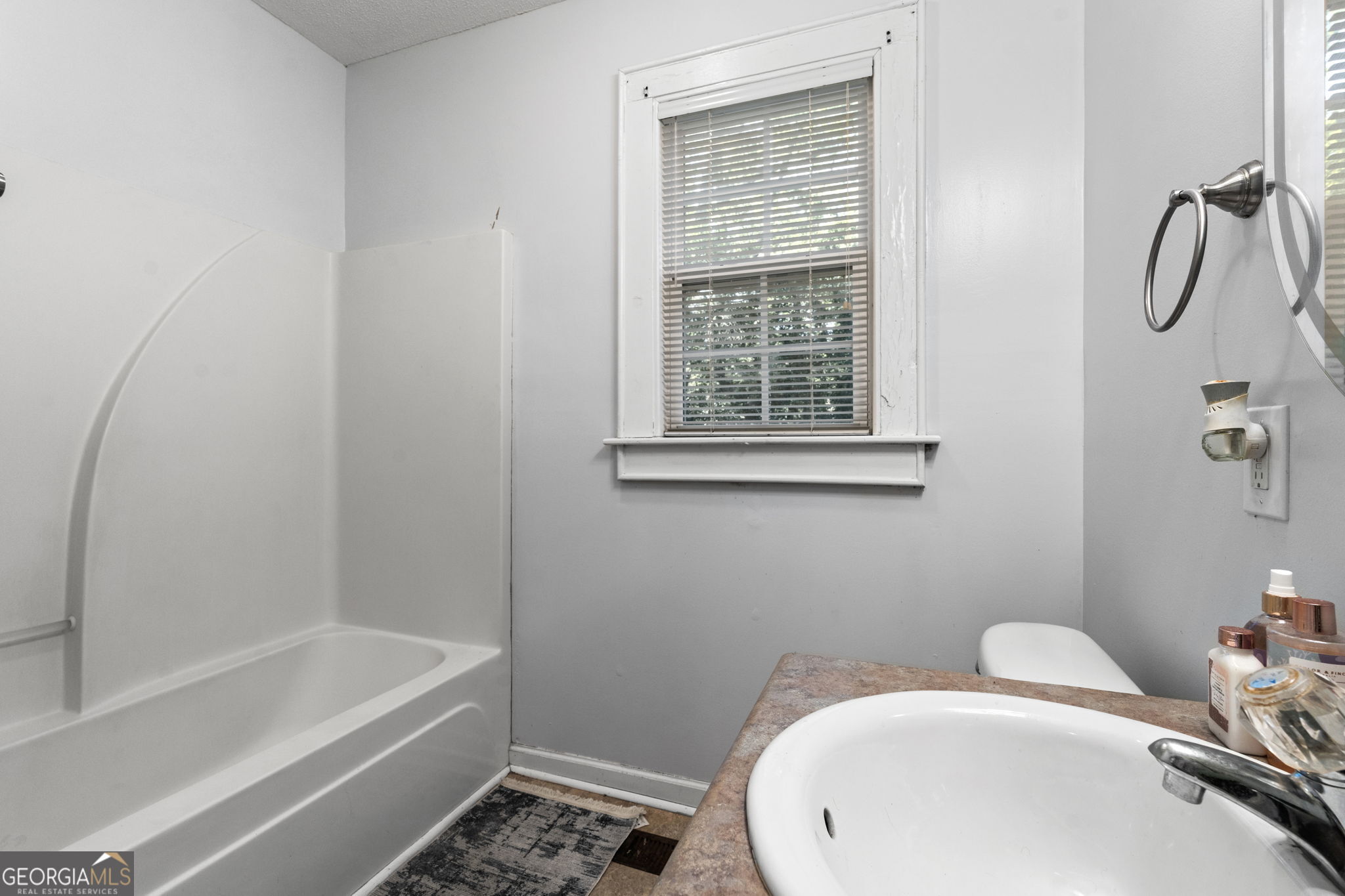 2668 Suwanee Avenue Property Photo 17