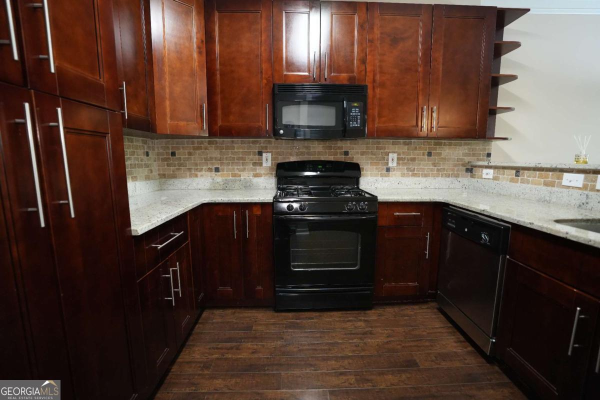 1577 River Main Court Property Photo 6