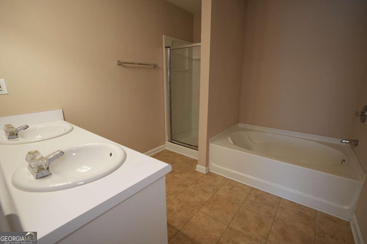 1577 River Main Court Property Photo 30