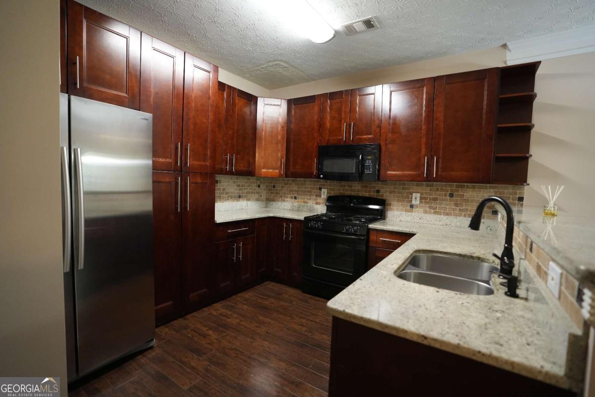 1577 River Main Court Property Photo 42