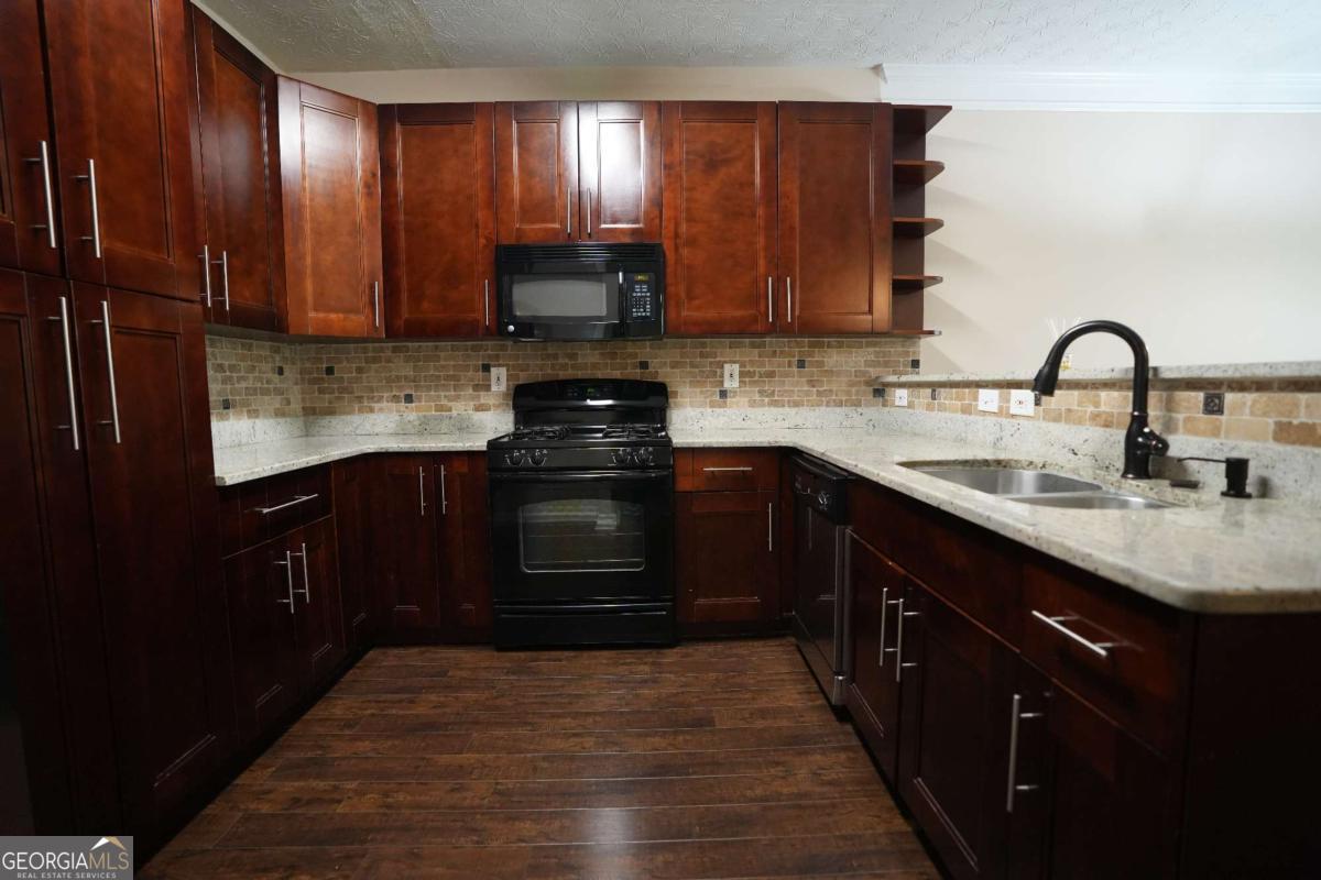 1577 River Main Court Property Photo 43