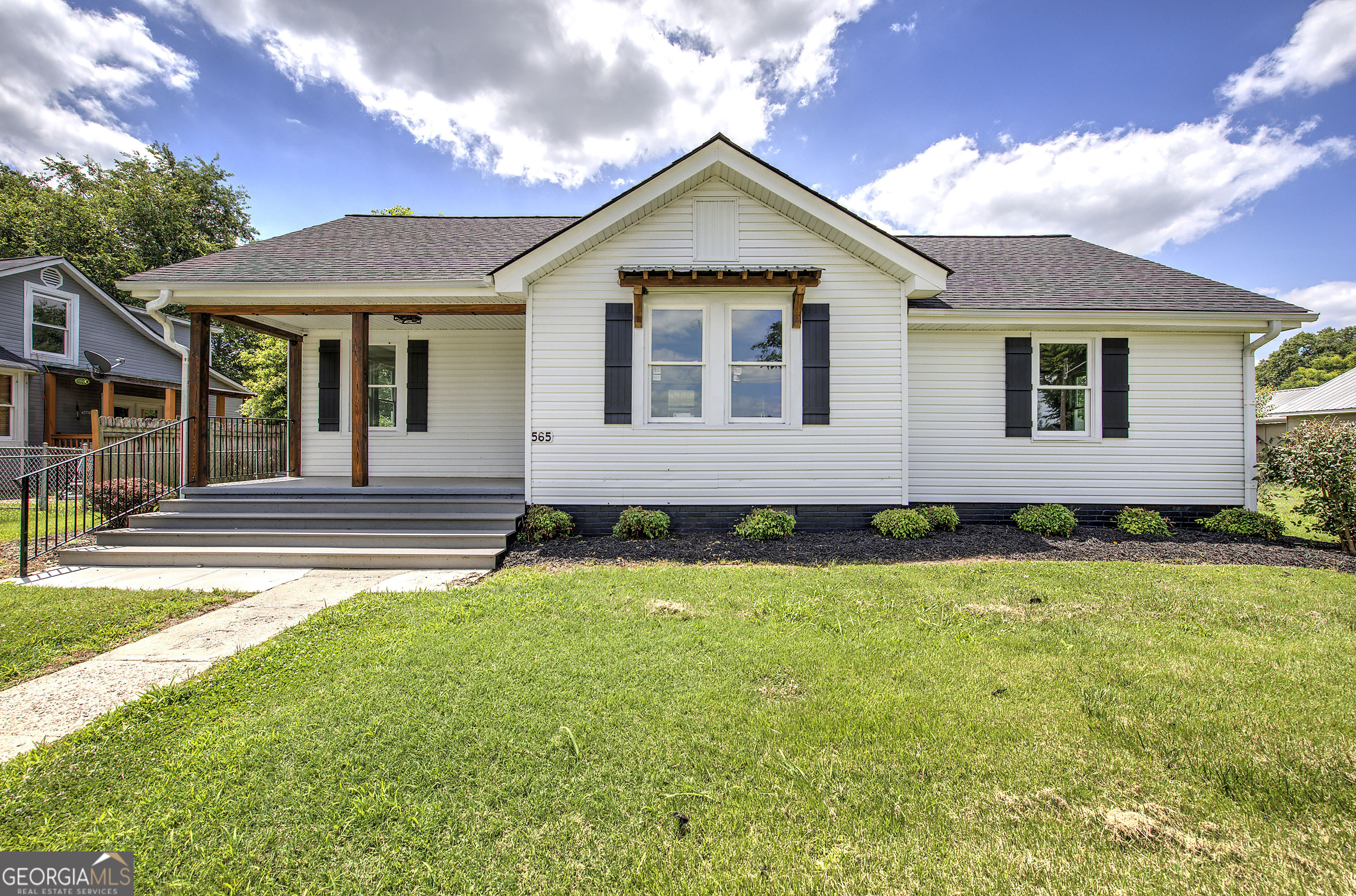 565 Lane Street Property Photo 1