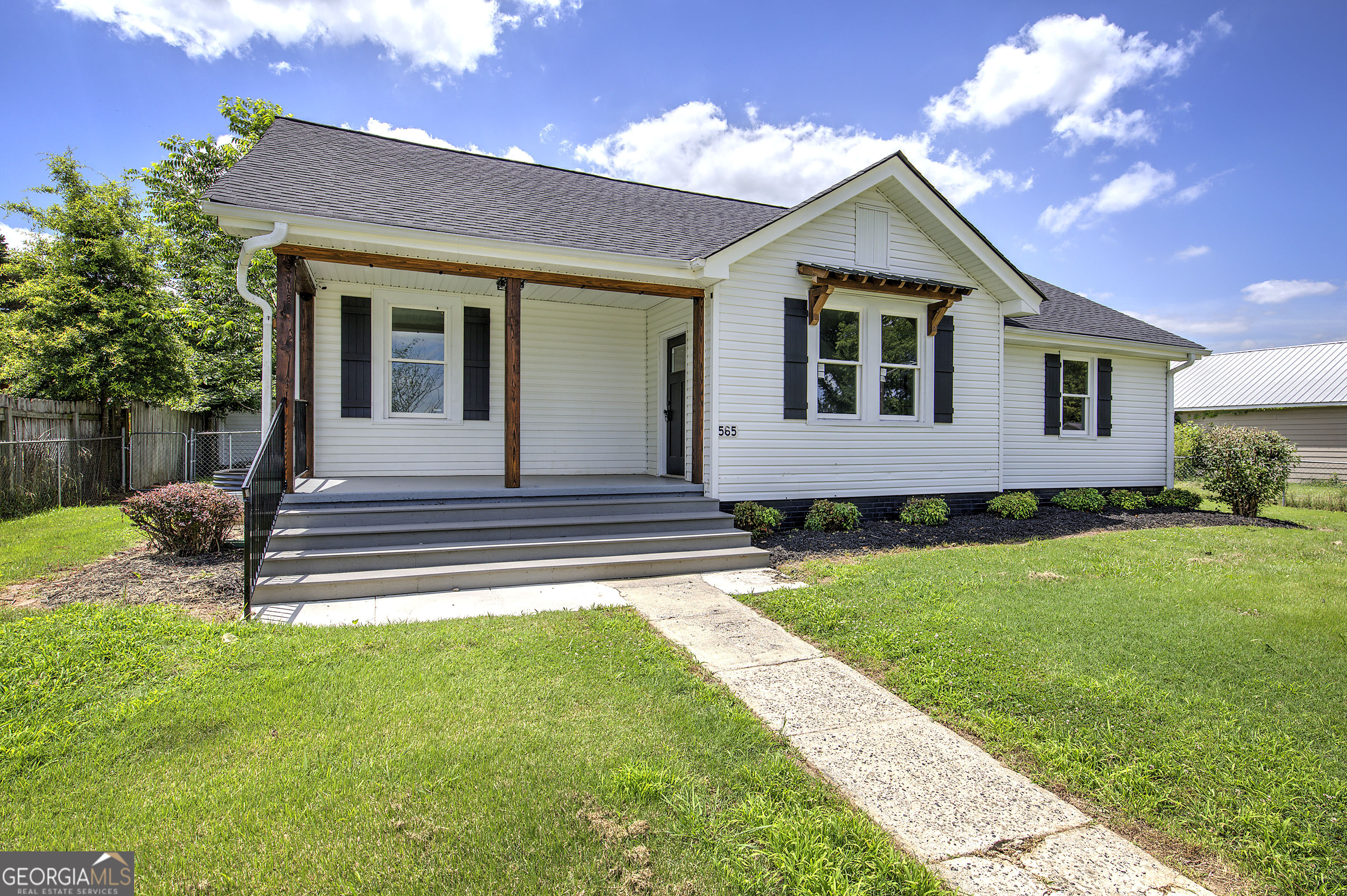 565 Lane Street Property Photo 3