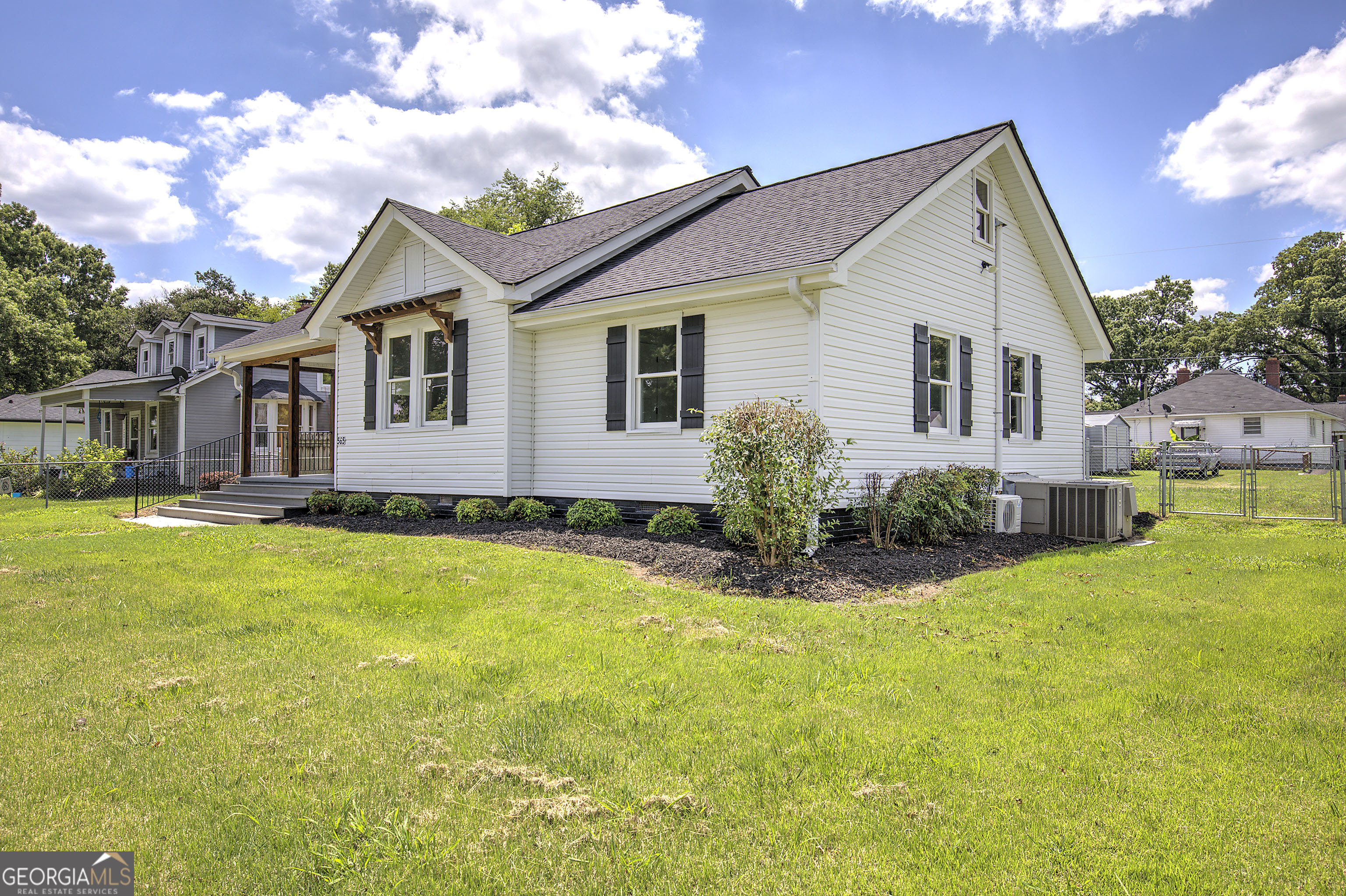 565 Lane Street Property Photo 4