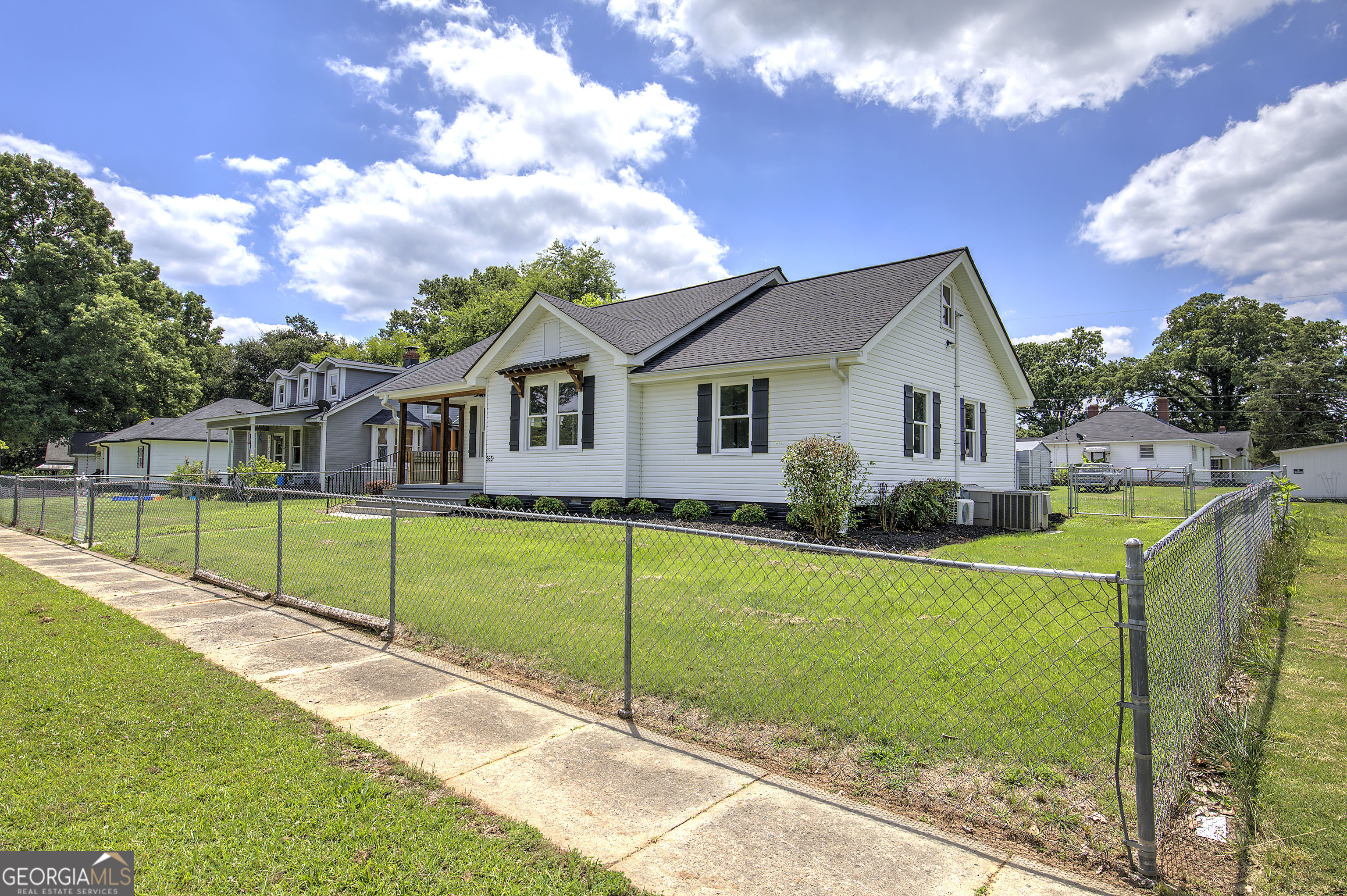 565 Lane Street Property Photo 5