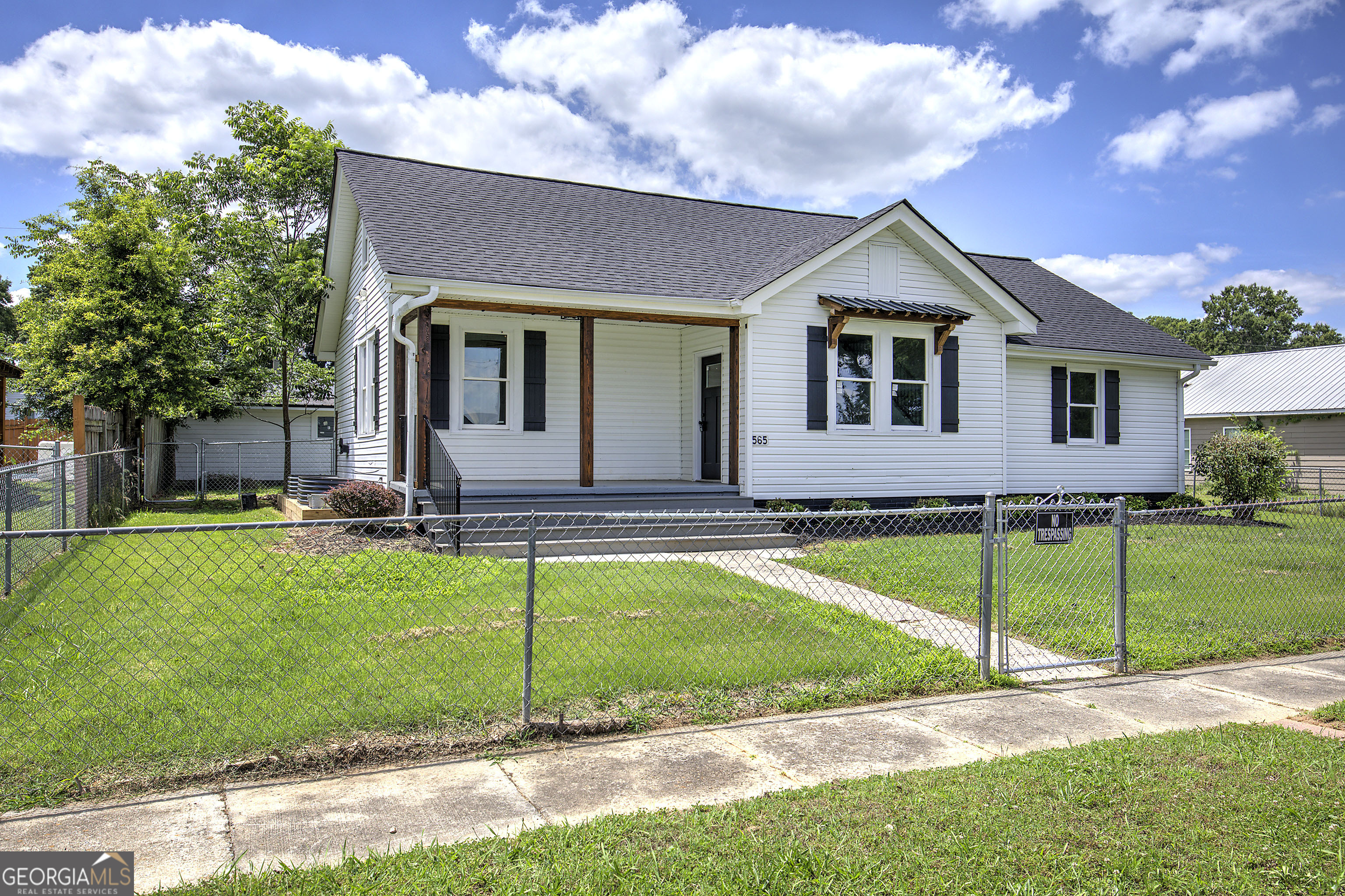 565 Lane Street Property Photo 8