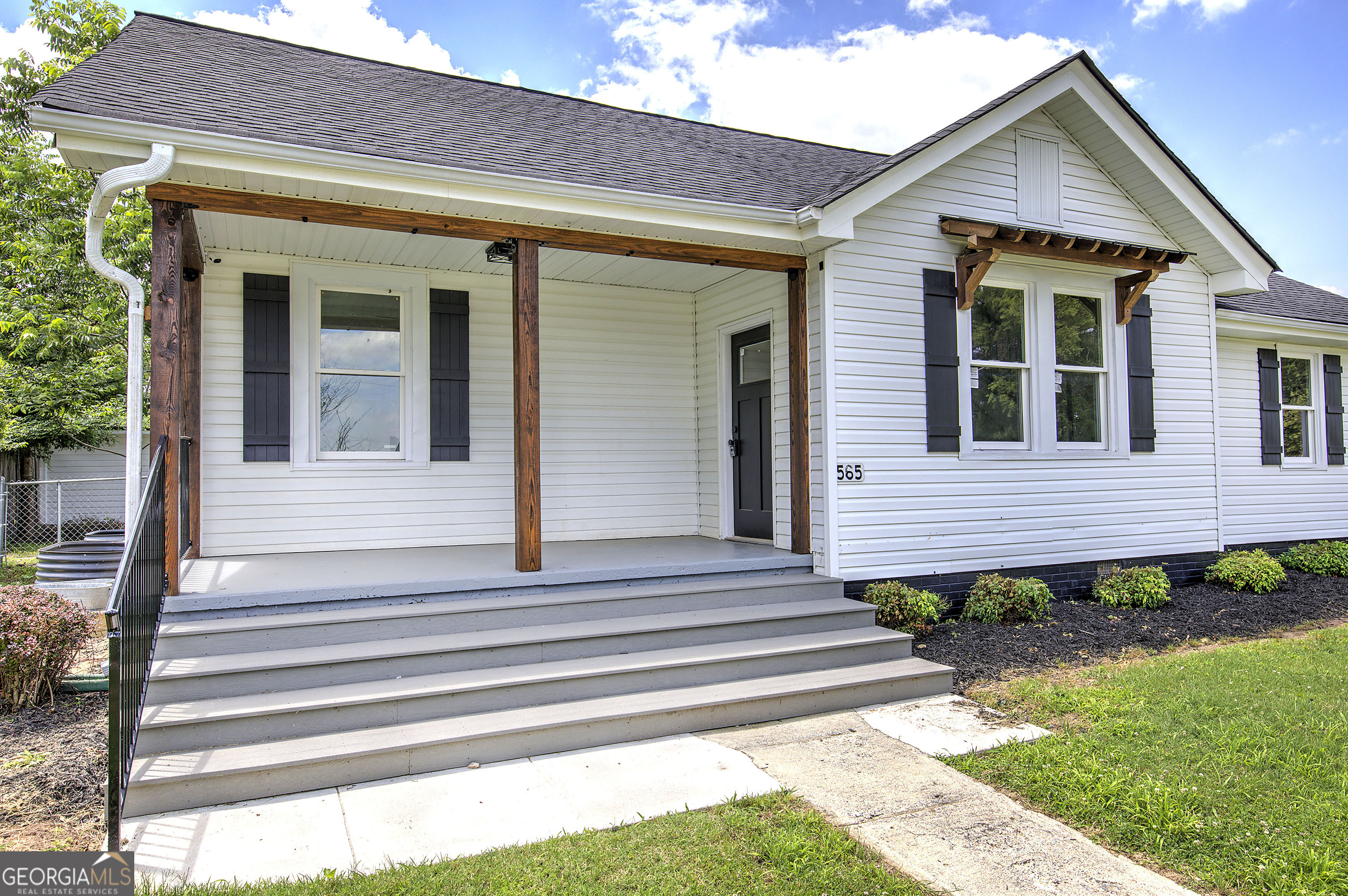 565 Lane Street Property Photo 9
